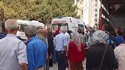 Yeni Parti Malatya Milletvekili Veli Ağbaba, pazarda gerçekleştirdiği program sırasında