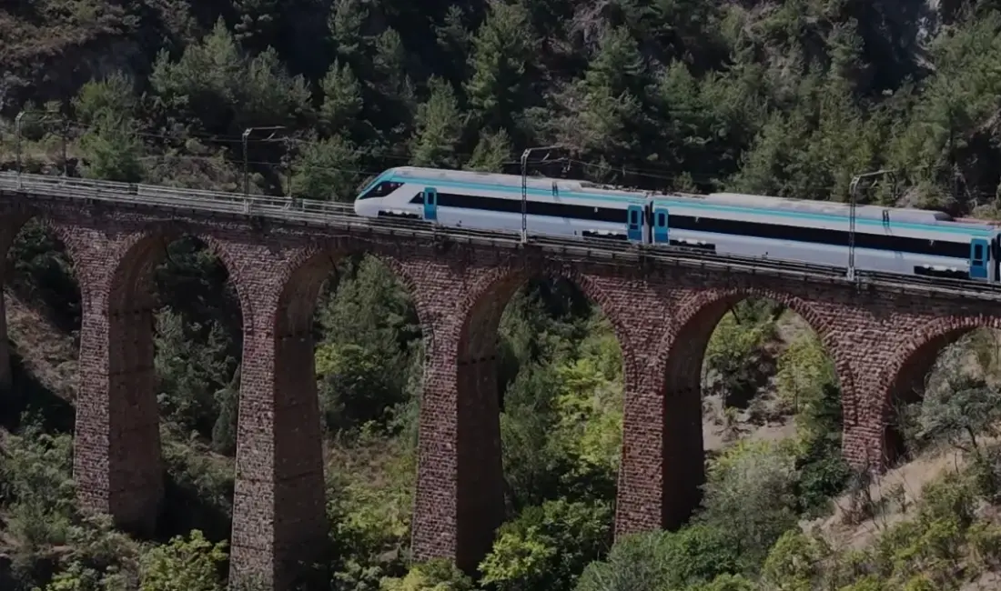 Türkiye'nin ilk yerli ve milli hızlı treni test sürüşlerinde 250