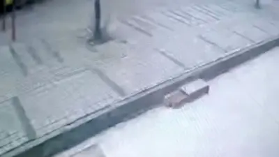 Bursa’nın İnegöl ilçesinde özel halk otobüsünün çarpması sonucu ağır yaralanan