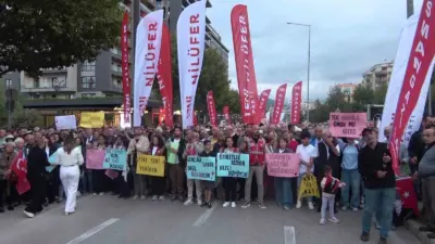 Yeni Parti Genel Başkanı Özgür Özel, Bursa’da FSM Bulvarı’nda düzenlenen