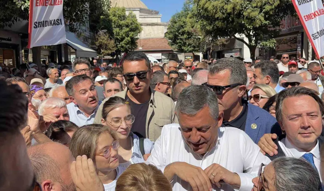 Yeni Parti Genel Başkanı Özgür Özel, Kırklareli’nde esnaf ziyareti gerçekleştirdi.