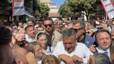 Yeni Parti Genel Başkanı Özgür Özel, Kırklareli’nde esnaf ziyareti gerçekleştirdi.