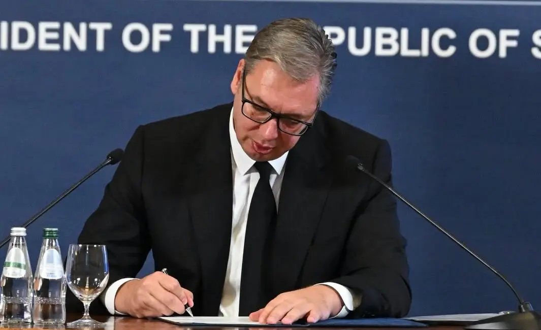 Sırbistan Cumhurbaşkanı Aleksandar Vucic, 25 Ekim’de yapılacak erken genel seçim
