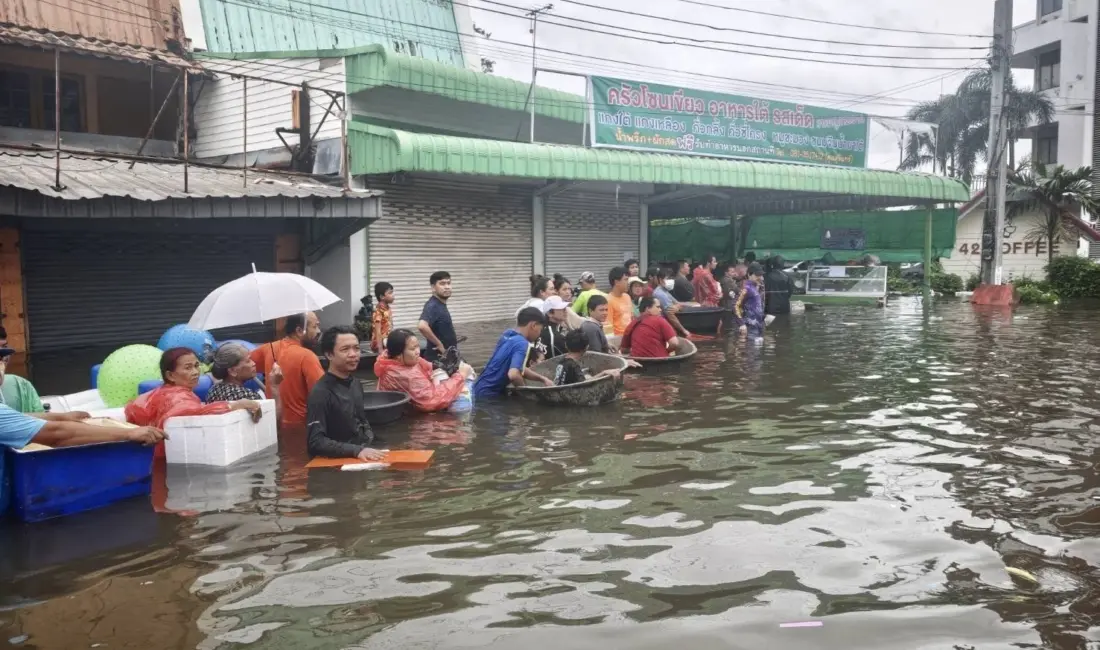 Tayland’da etkili olan şiddetli yağışların yol açtığı sel ve su