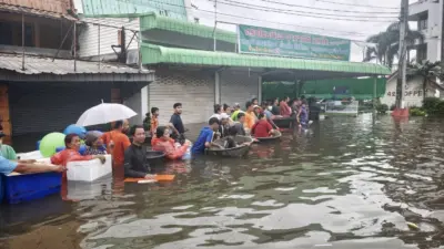 Tayland’da etkili olan şiddetli yağışların yol açtığı sel ve su