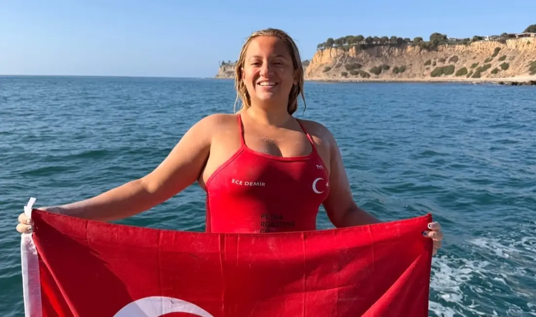 Ultra maraton yüzücüsü 24 yaşındaki Türk sporcu Ece Demir, ABD’nin