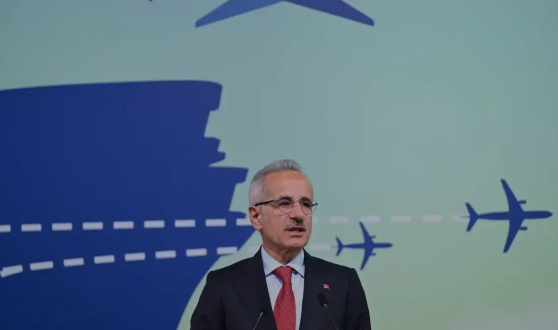 Ulaştırma ve Altyapı Bakanı Uraloğlu, 52 havalimanında kullanılan Uçuş Rehberim