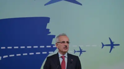 Ulaştırma ve Altyapı Bakanı Uraloğlu, 52 havalimanında kullanılan Uçuş Rehberim