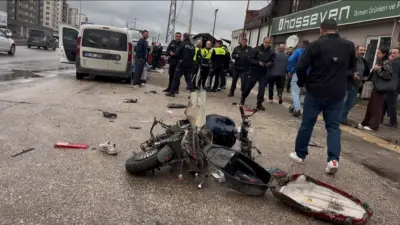 Bursa’da yağışlı havada hızla ilerleyen ticari araç, elektrikli bisiklete çarptı.