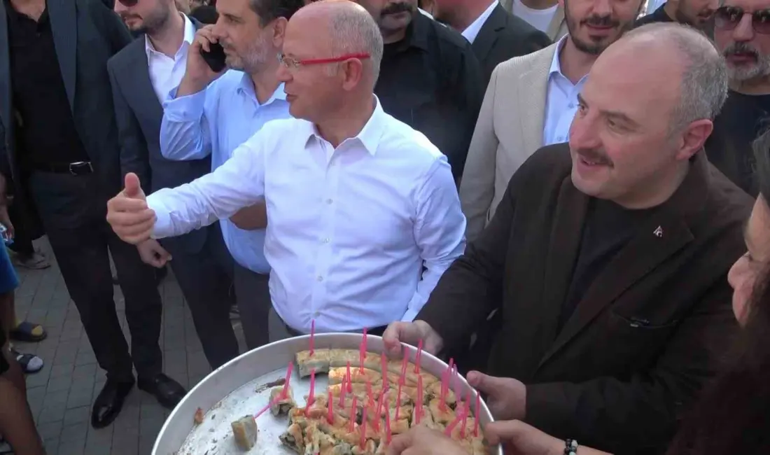 AK Parti Bursa Milletvekili Mustafa Varank, Bursa’da Gastronomi Festivali’nde vatandaşlarla