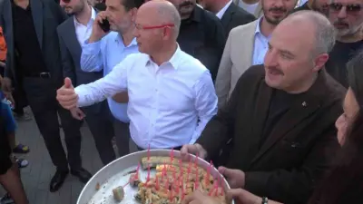 AK Parti Bursa Milletvekili Mustafa Varank, Bursa’da Gastronomi Festivali’nde vatandaşlarla