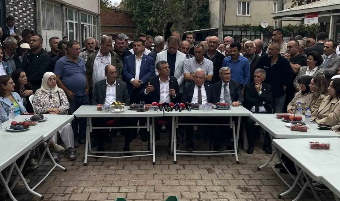 Yeni Parti Genel Başkanı Özgür Özel, Bursa’da çiftçiler tarafından traktör