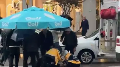 Bursa’nın merkez Osmangazi ilçesinde yolun karşısına geçmeye çalışan yayaya otomobil