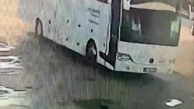 Manisa’nın Akhisar ilçesi yakınlarında tırla çarpışan ve 11 kişinin hayatını