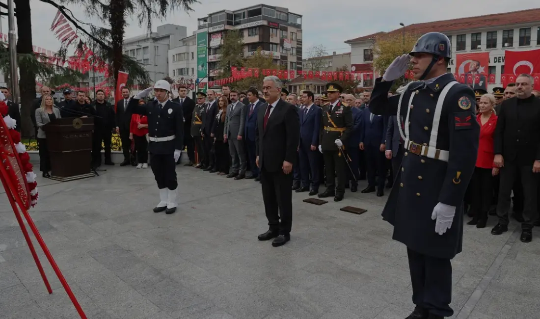 Cumhuriyetin 103. yıl dönümü kutlamaları Heykel Atatürk Anıtı'ndaki törenle başladı.
