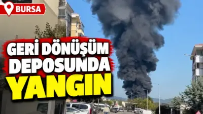 Bursa’nın Yıldırım ilçesinde geri dönüşüm deposunda çıkan yangın ekiplerin müdahalesiyle