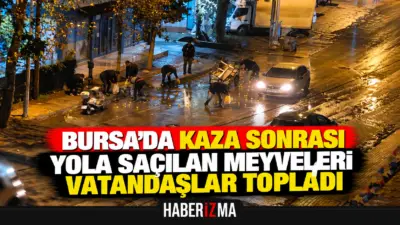 Bursa’da otomobil ile seyyar satıcının çarpıştığı kazada yola saçılan meyveler,