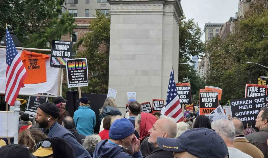 ABD’nin New York kentinde yüzlerce kişi, Başkan Donald Trump karşıtı