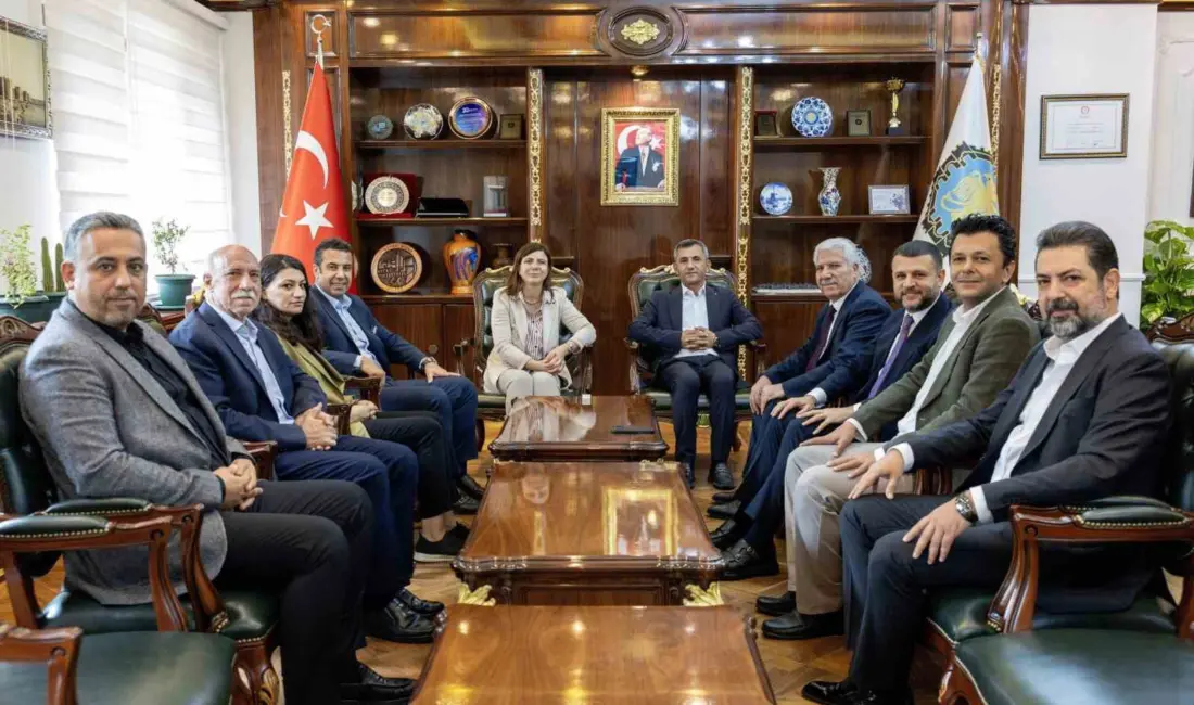 AK Parti Diyarbakır İl Başkanı Hamit Sümer beraberindeki heyetle, Büyükşehir