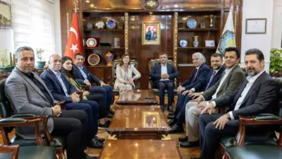AK Parti Diyarbakır İl Başkanı Hamit Sümer beraberindeki heyetle, Büyükşehir
