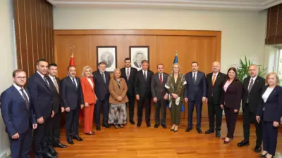 İzmir’de Büyükşehir Belediye Başkanı Cemil Tugay’ın AK Parti’ye katılımı sonrası