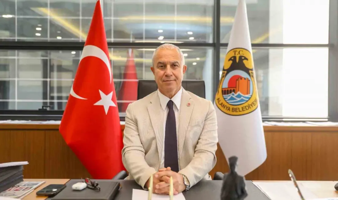 Alanya Belediye Başkanı Osman Tarık Özçelik ile Konyaaltı Belediye Başkanı
