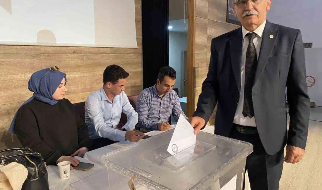 Yeni Parti Alaşehir 1. Olağan Kongresi gerçekleştirildi. Kongrede emekli öğretmen