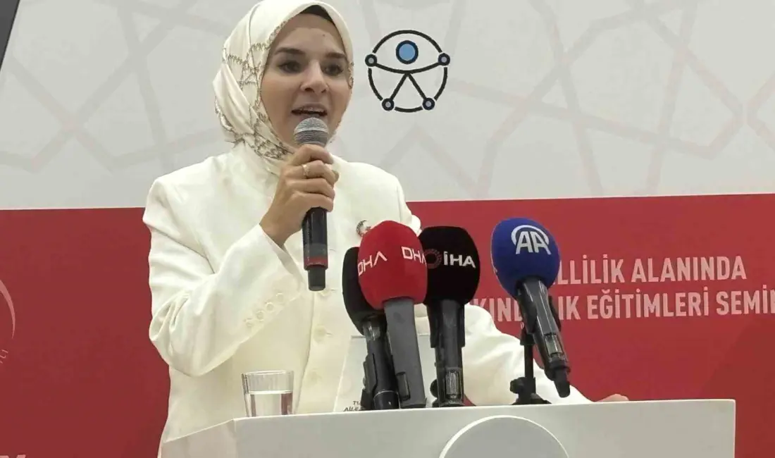 Gaziantep’te “Engellilik Alanında Farkındalık Eğitimleri Semineri-Birlikte Mümkün” programında konuşan Aile