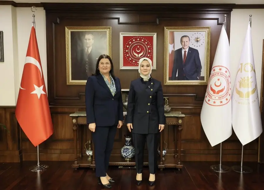 Aile ve Sosyal Hizmetler Bakanı Mahinur Özdemir Göktaş, Foça Belediye