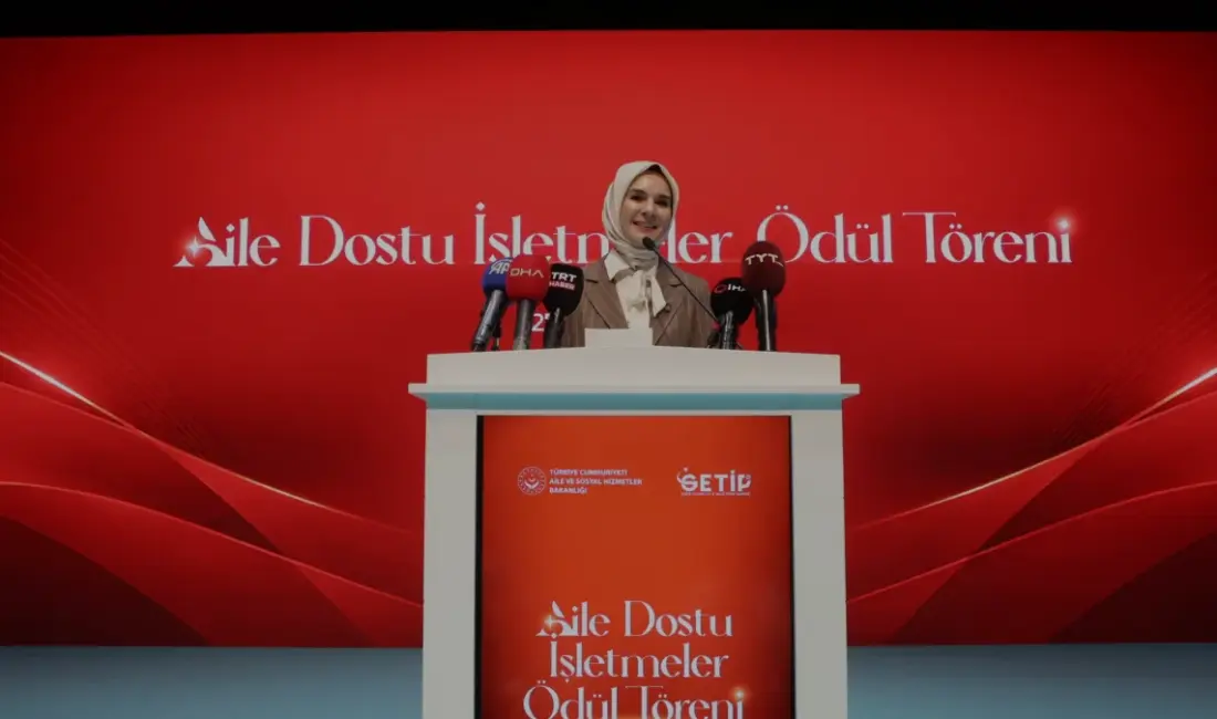 Bakan Göktaş, Kocaeli'de düzenlenen ödül töreninde aile dostu iş yerlerinin