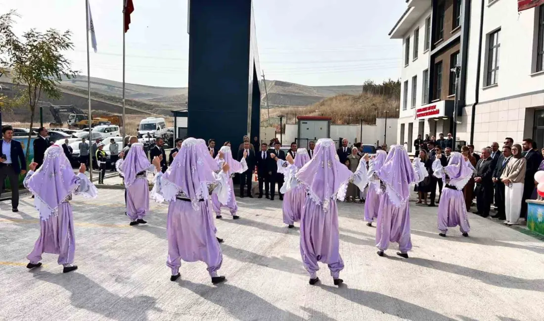 Aile ve Sosyal Hizmetler Bakanı Mahinur Özdemir Göktaş, Mehmet Akif