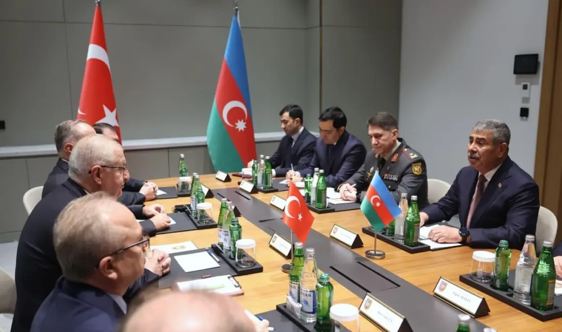 Milli Savunma Bakanı Yaşar Güler, mevkidaşı Orgeneral Zakir Hasanov ile