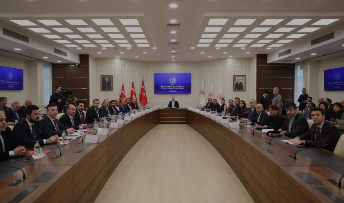 Bakan Işıkhan, işsizlik oranının yüzde 7,8'e gerilediğini belirterek, yeni nesil