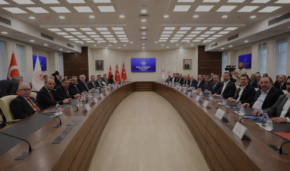 Bakan Işıkhan, kamu personel sisteminin geleceğin ihtiyaçlarına göre güncelleneceğini belirterek