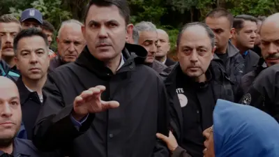 İstanbul Ayazağa'daki sel felaketinde incelemelerde bulunan Bakan Kurum, 3 vefat