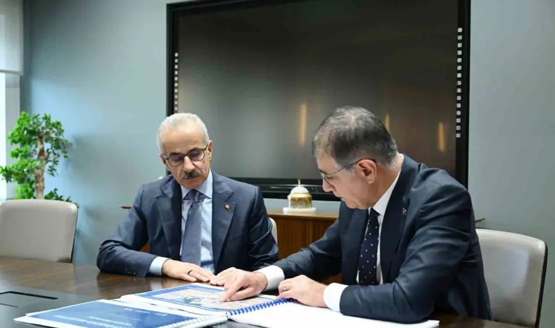 Ulaştırma ve Altyapı Bakanı Abdulkadir Uraloğlu, İzmir Büyükşehir Belediye Başkanı