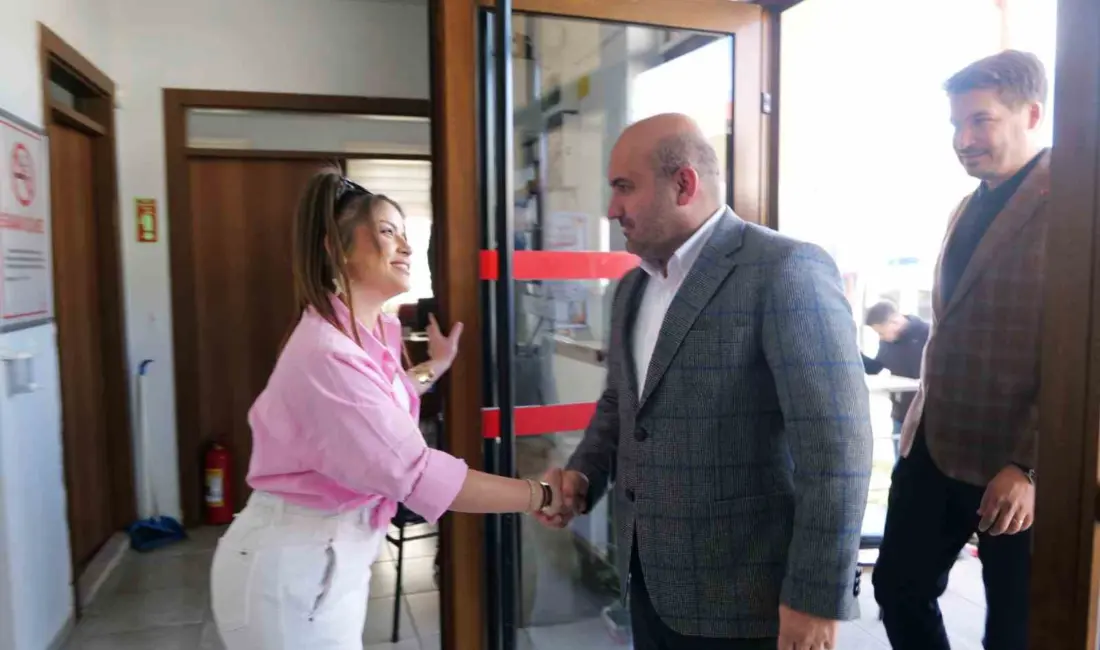 AK Parti Eskişehir İl Başkanı Gürhan Albayrak, Odunpazarı ilçesindeki mahalle