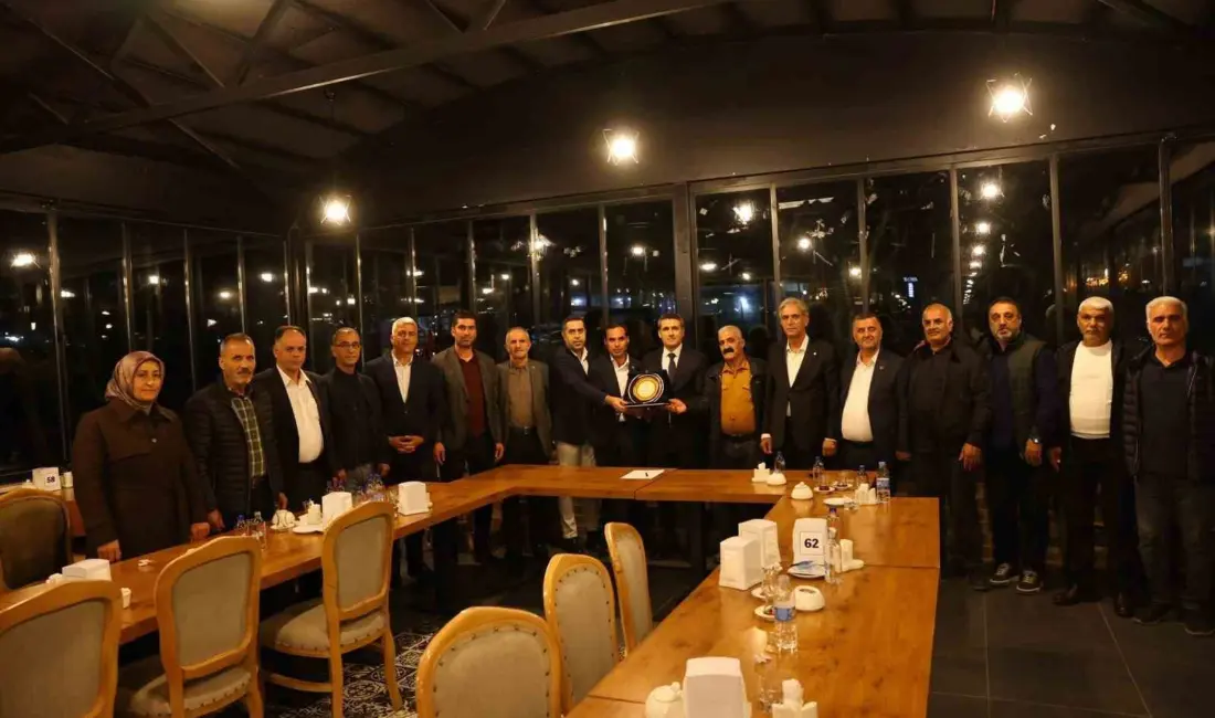 Mahalle muhtarlarıyla bir araya gelen Bingöl Belediye Başkanı Erdal Arıkan,