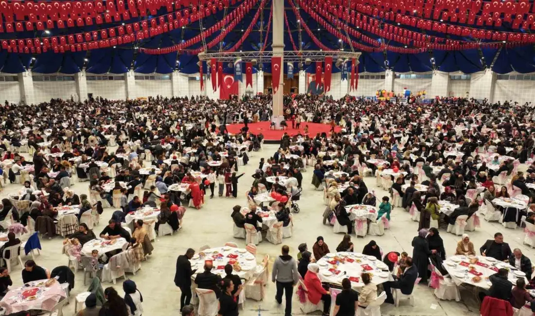 Isparta Belediye Başkanı Şükrü Başdeğirmen, Cumhuriyet’in 103’üncü yıldönümü dolayısıyla düzenlenen