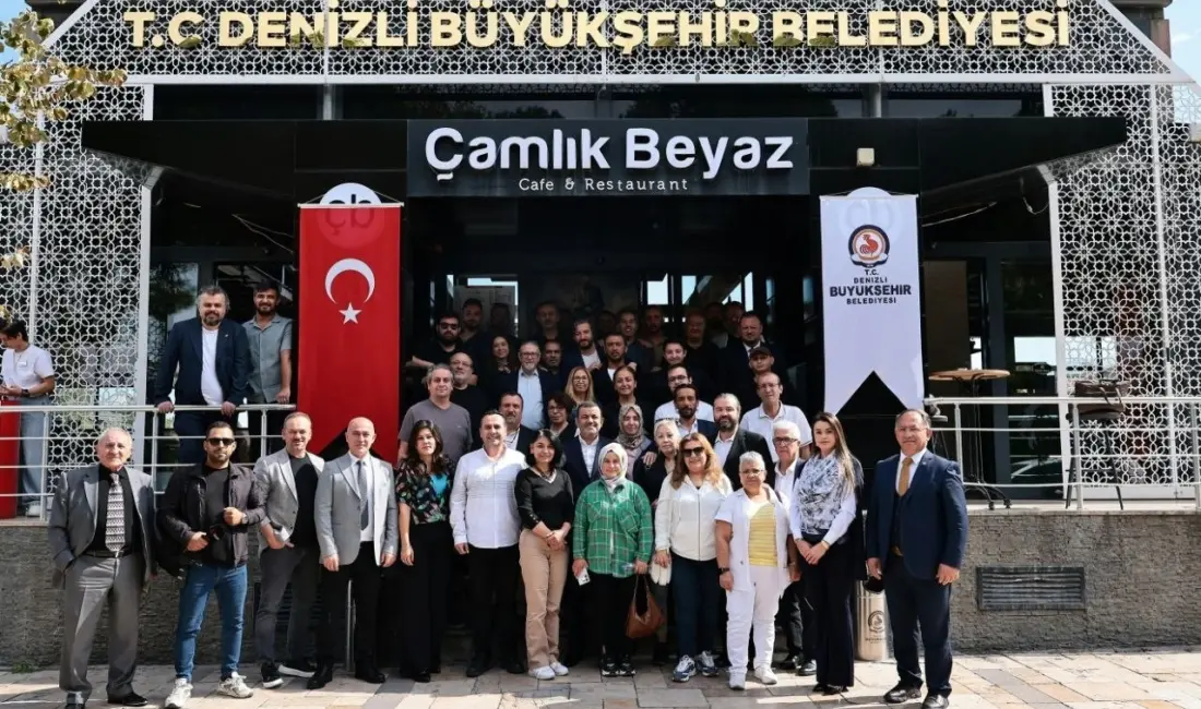 Denizli Büyükşehir Belediye Başkanı Bülent Nuri Çavuşoğlu, basın mensuplarıyla düzenlediği
