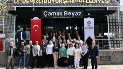 Denizli Büyükşehir Belediye Başkanı Bülent Nuri Çavuşoğlu, basın mensuplarıyla düzenlediği