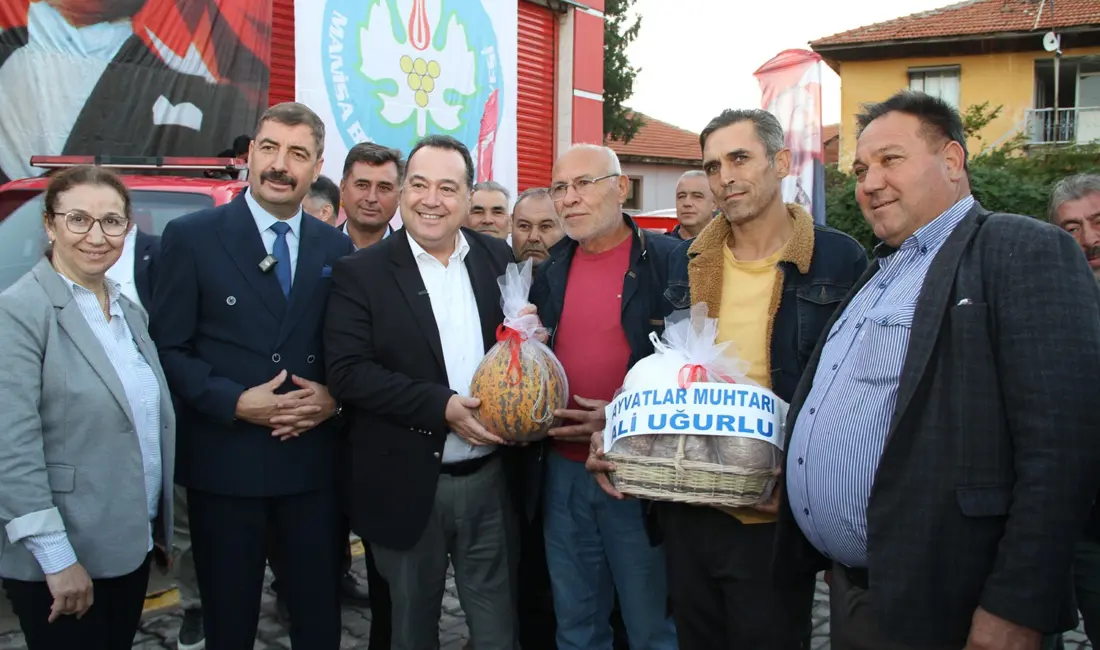 Kula ilçesini ziyaret eden Manisa Büyükşehir Belediye Başkanı Besim Dutlulu,