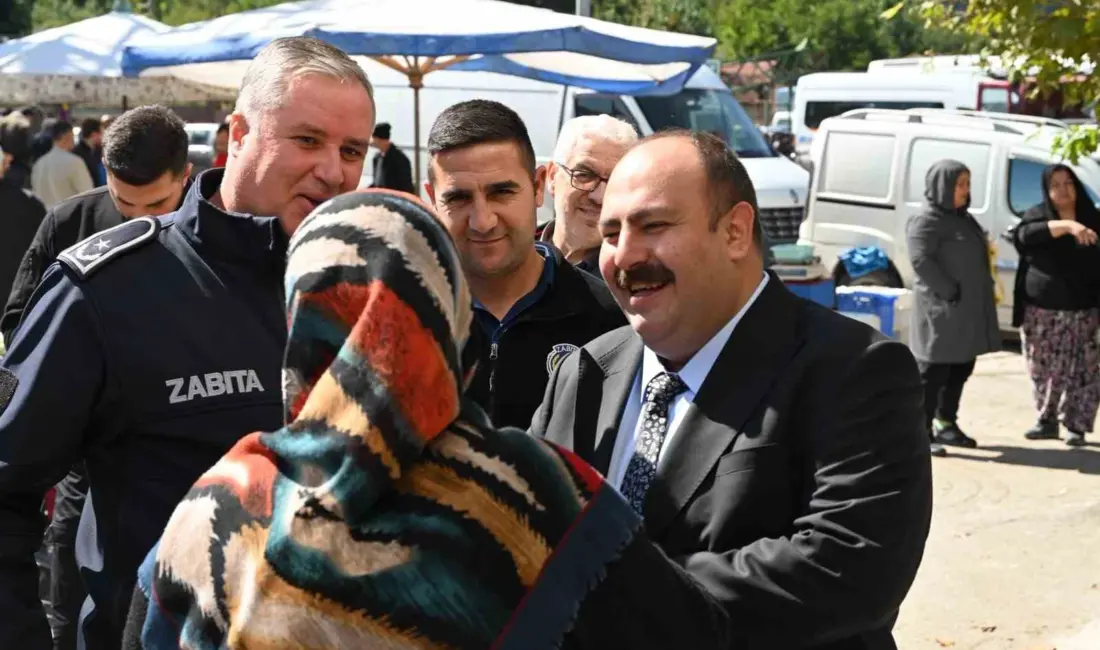 İnönü Belediye Başkanı Serhat Hamamcı, kapalı pazar yerini ziyaret ederek,