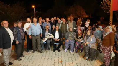 Çınarlıkuyu Mahallesi’nde vatandaşlarla bir araya gelen Şehzadeler Belediye Başkanı Hakan