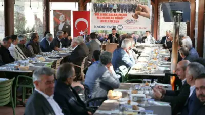 Denizli’nin Tavas ilçesinde 19 Ekim Muhtarlar Günü dolayısıyla çelenk sunma