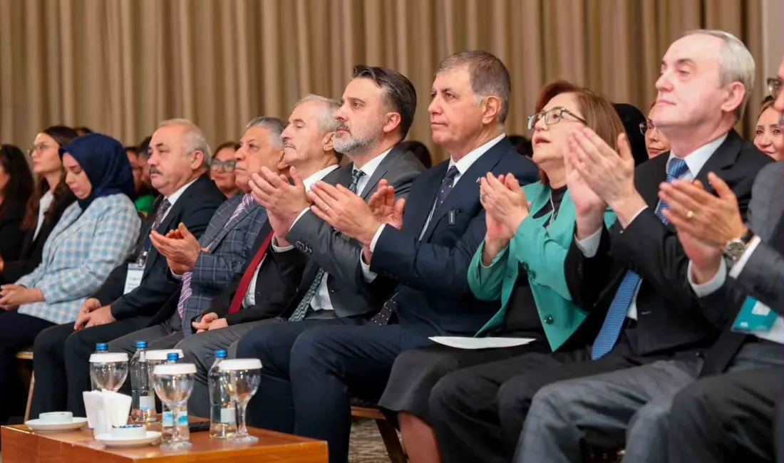Türkiye Sağlıklı Kentler Birliği’nin 46. Olağan Meclis Toplantısı’nda konuşan Bursa