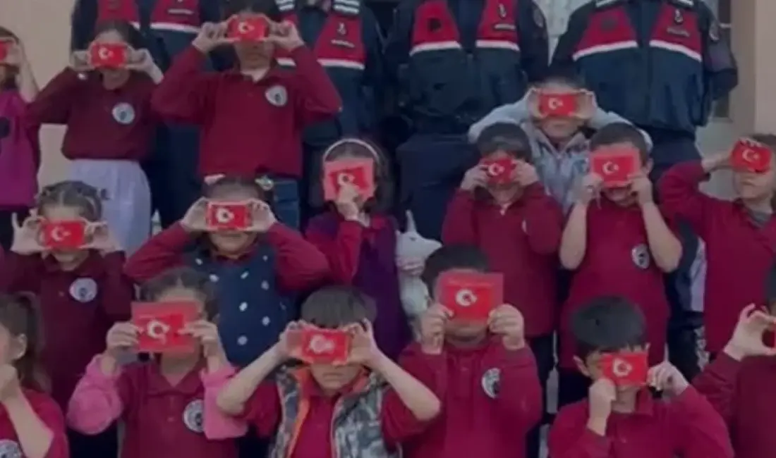 Bilecik İl Jandarma Komutanlığı, öğrencilerle bir araya gelerek milli birlik,