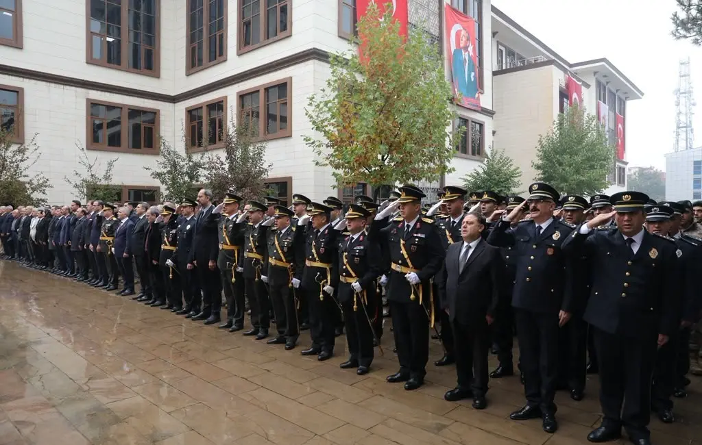 Bingöl’de, 29 Ekim Cumhuriyet Bayramı’nın 103’üncü yıl dönümü dolayısıyla Atatürk