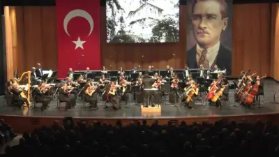 Bursa’da Cumhuriyet’in 103’üncü yıl dönümü dolayısıyla düzenlenen özel konserde, Bursa