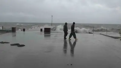 Bursa’da etkili olan yağışla birlikte, Mudanya ilçesine turistik Zeytinbağı Mahallesi’nde